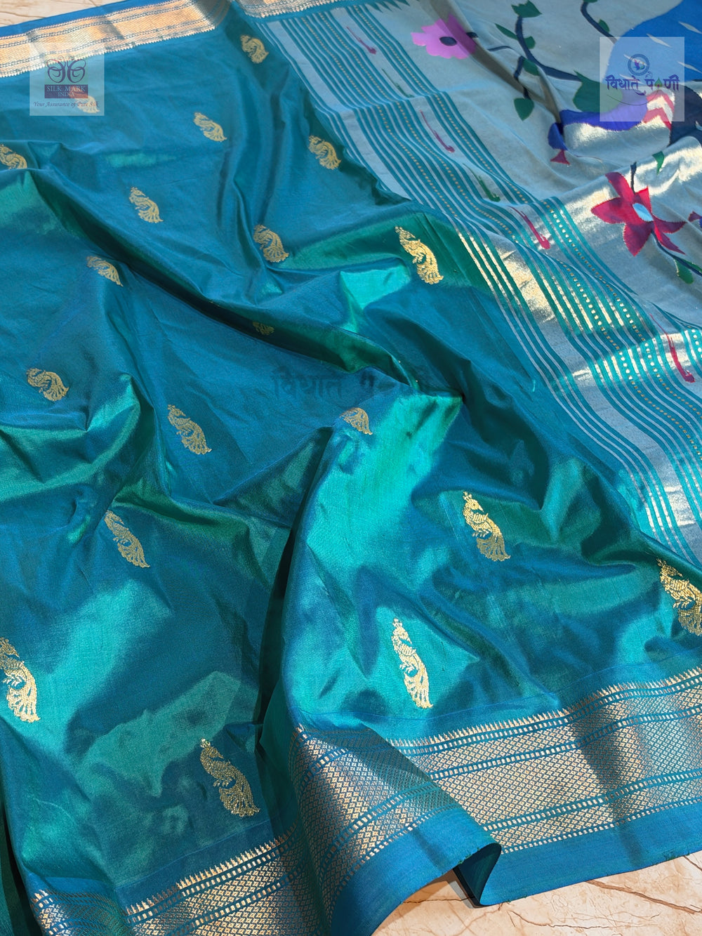 Handloom Pure Silk Designer Pallu Paithani Saree - Peacock — pallu with woven border detail — Vidhate Paithani, Yeola