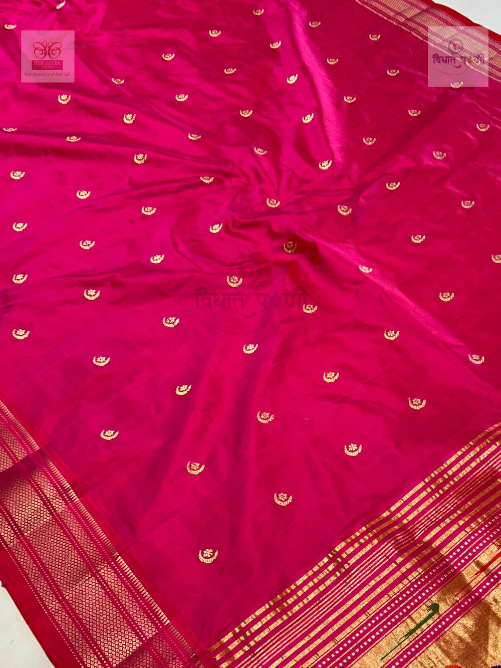 Handloom Pure Silk Chandrakor Butta Paithani Saree - Hot Pink — pallu with woven border detail — Vidhate Paithani, Yeola
