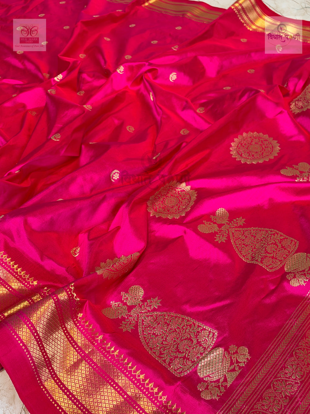 Vintage Handloom Pure Silk Chandrakor Paithani Saree - Rani Pink — border close-up — Vidhate Paithani, Yeola