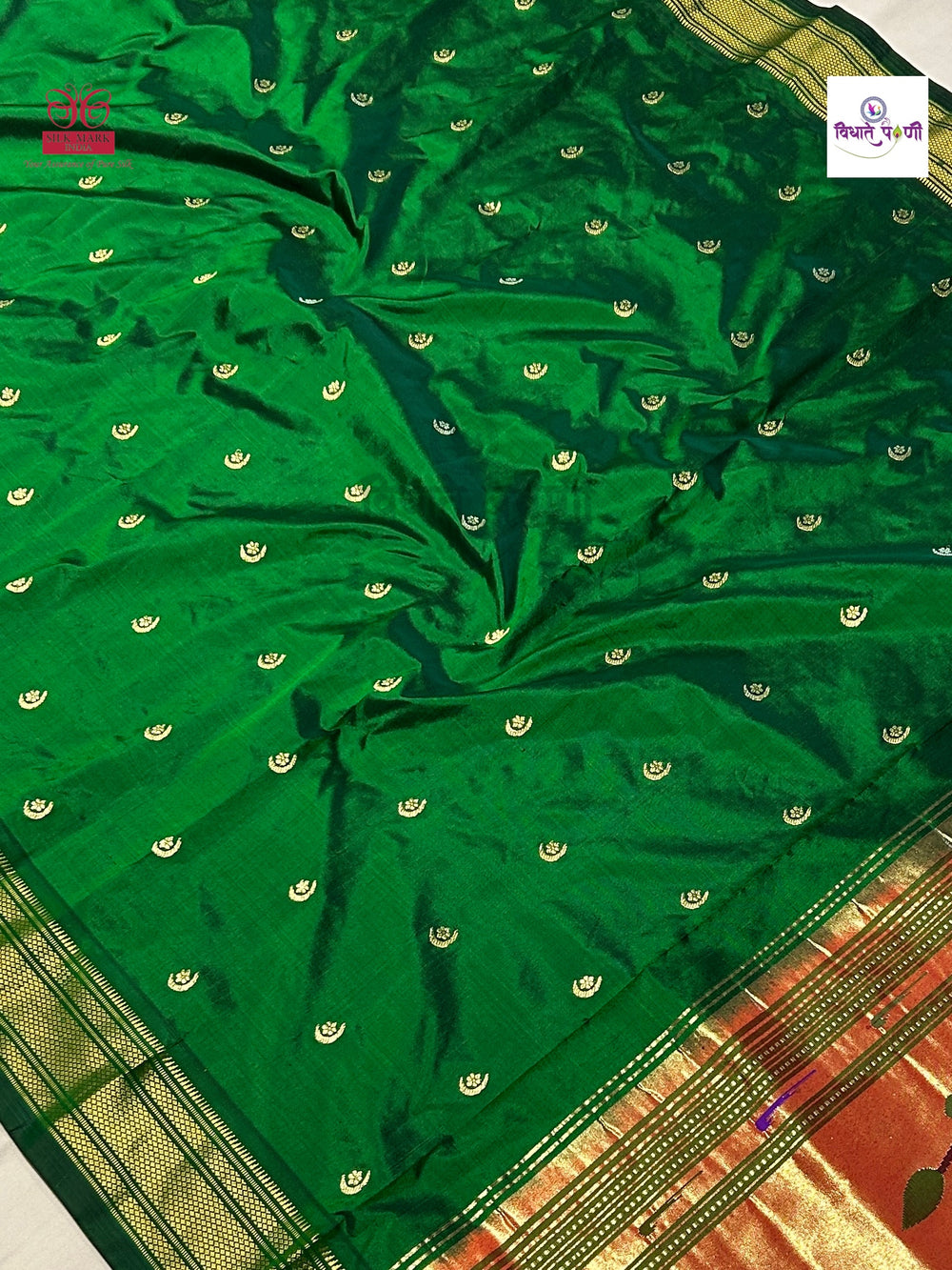 Bottle Green Handloom Pure Silk Chandrakor Butta Paithani Saree — zari border close-up — Vidhate Paithani, Yeola