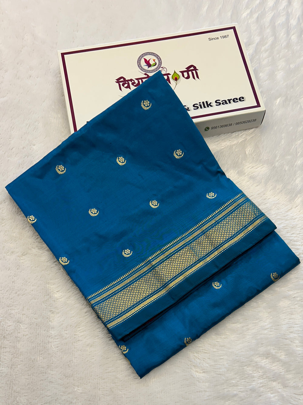 Sulphate Blue Handloom Pure Silk Chandrakor Butta Paithani Saree — zari border close-up — Vidhate Paithani, Yeola