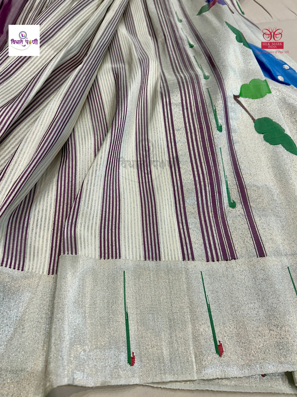 White Handloom Pure Silk Single Munia Paithani Saree — zari border close-up — Vidhate Paithani, Yeola