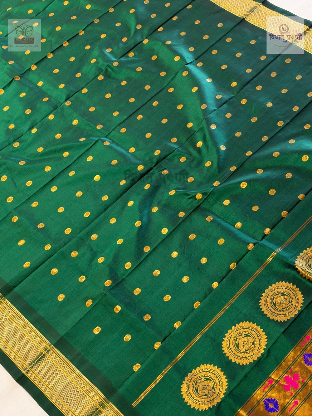Handloom Pure Silk Kalanjali Paithani Saree- Bottle Green — close-up — Vidhate Paithani, Yeola