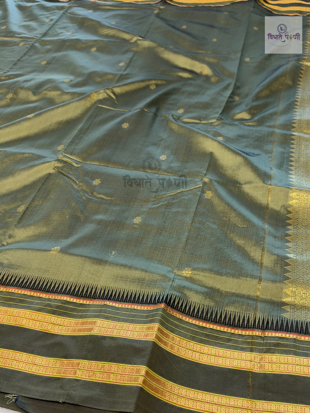 Narayanpeth Single Ply Pure Silk Saree - Antique Olive Green — close-up — Vidhate Paithani