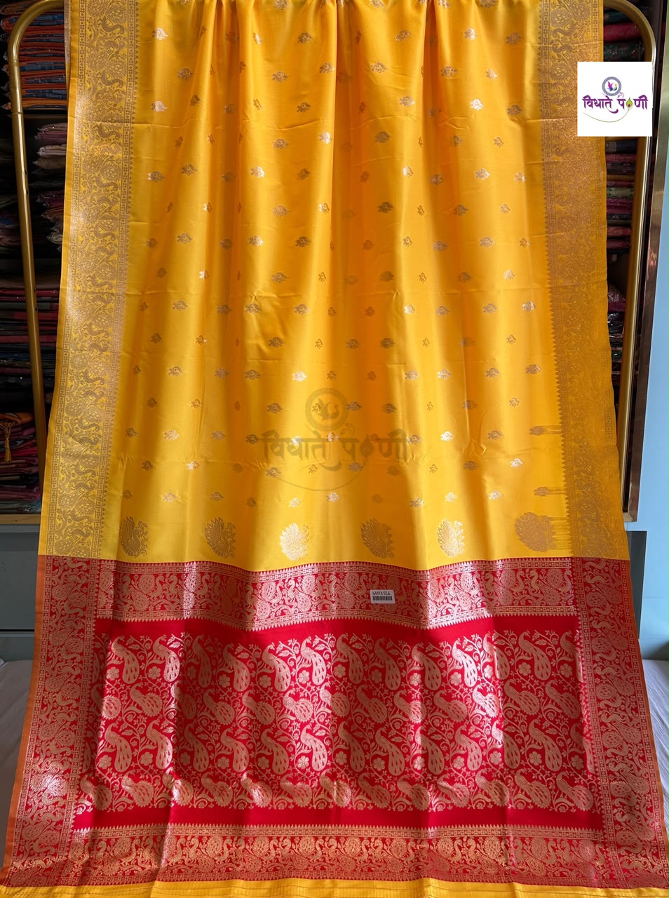 Peshwai Soft Silk Saree with Contrast Blouse Piece — reverse side of the weave — Vidhate Paithani, Yeola