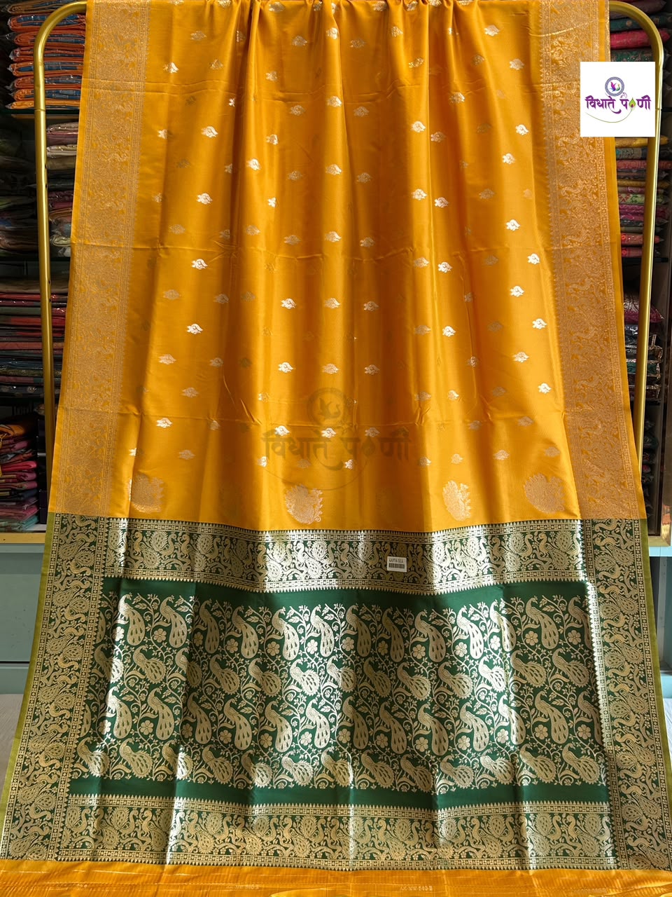 Peshwai Soft Silk Saree with Contrast Blouse Piece — fabric texture close-up — Vidhate Paithani, Yeola