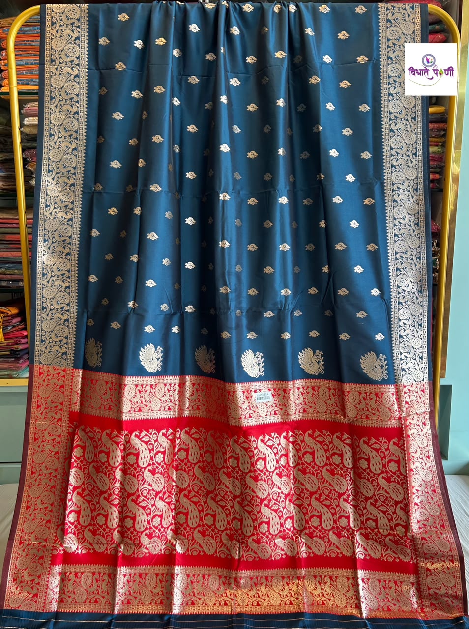 Peshwai Soft Silk Saree with Contrast Blouse Piece — body weave and butti detail — Vidhate Paithani, Yeola