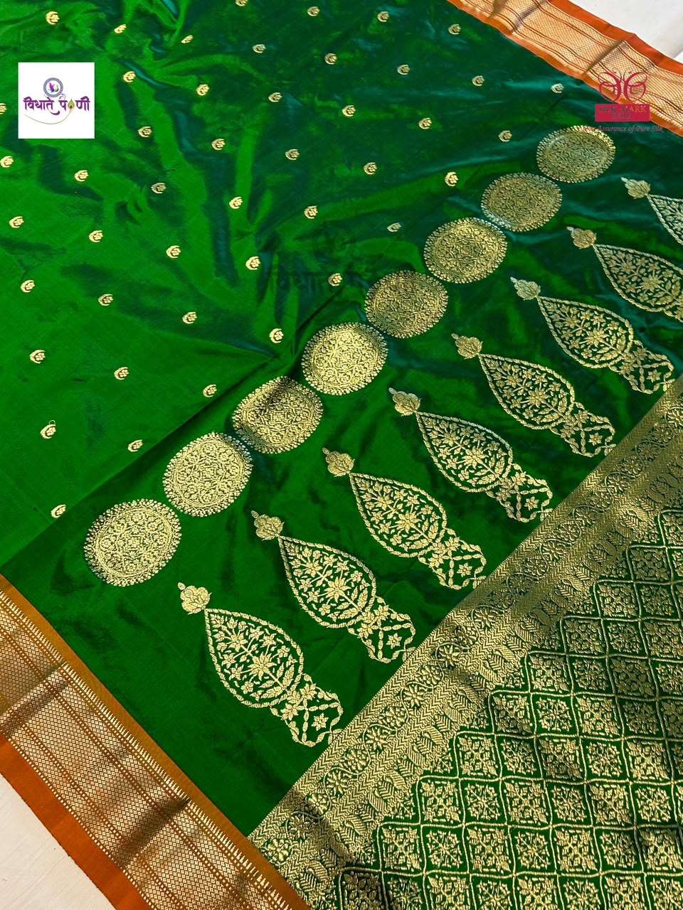 Bottle Green Vintage Handloom Pure Silk Chandrakor Paithani Saree — pallu with zari brocade detail — Vidhate Paithani, Yeola
