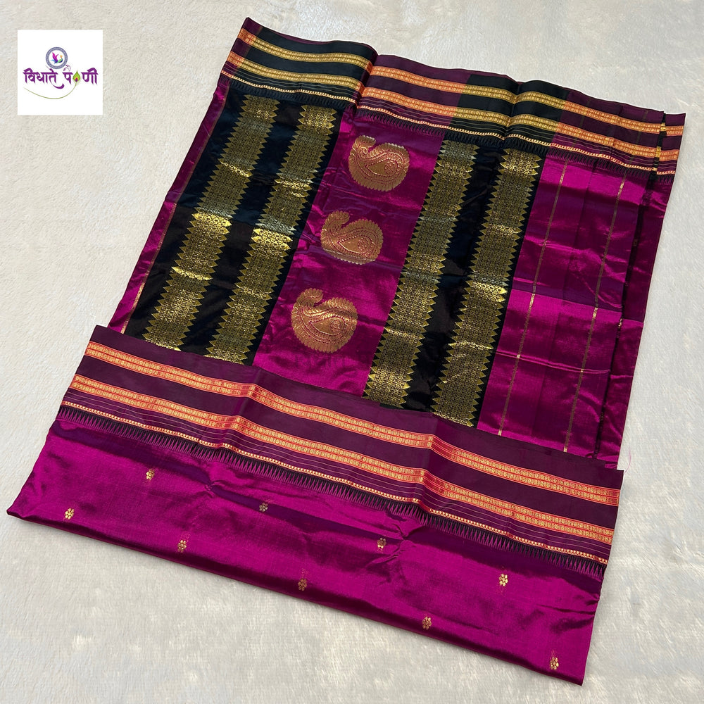 Narayanpeth Single Ply Pure Silk Saree - Self Magenta — pallu with woven border detail — Vidhate Paithani, Yeola