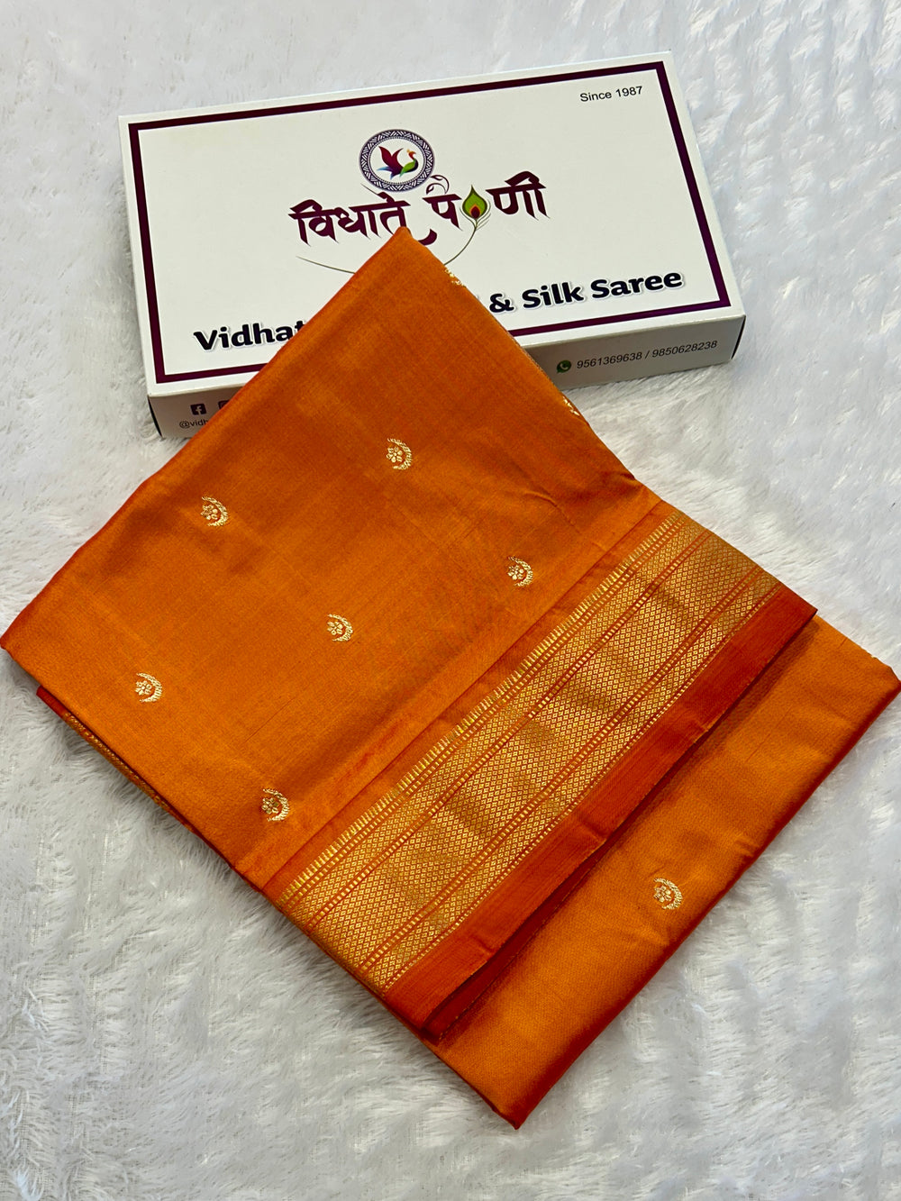 Mango Handloom Pure Silk Chandrakor Butta Paithani Saree — pallu with zari brocade detail — Vidhate Paithani, Yeola