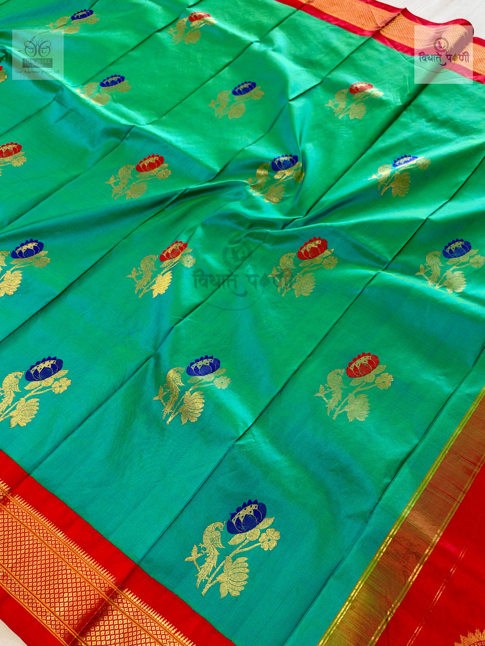 Handloom Pure Silk Maharani Paithani Saree- Big Butties — close-up — Vidhate Paithani, Yeola
