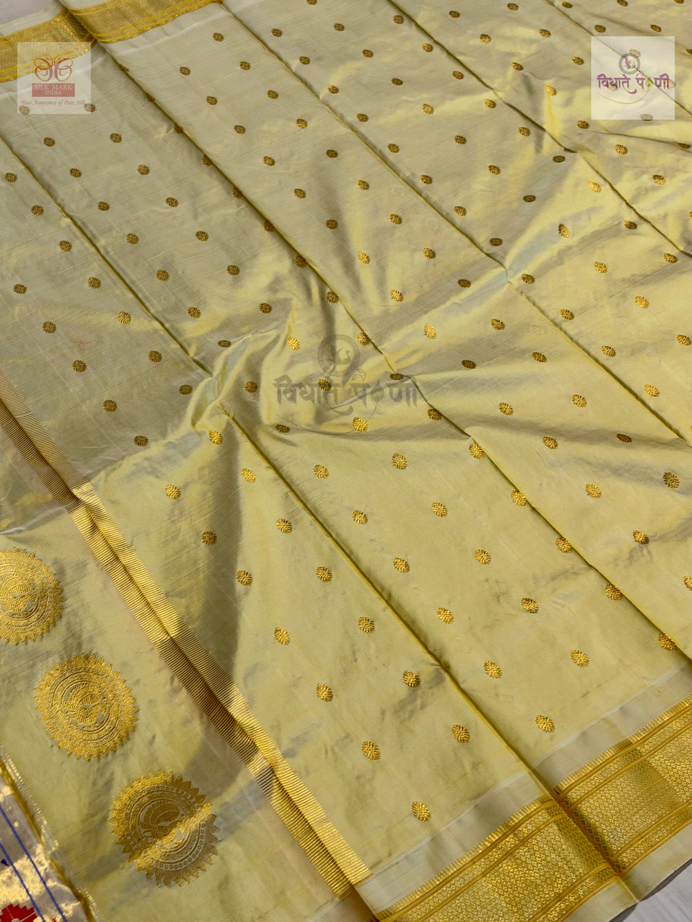 Handloom Pure Silk Kalanjali Paithani Saree- Beige — close-up — Vidhate Paithani, Yeola