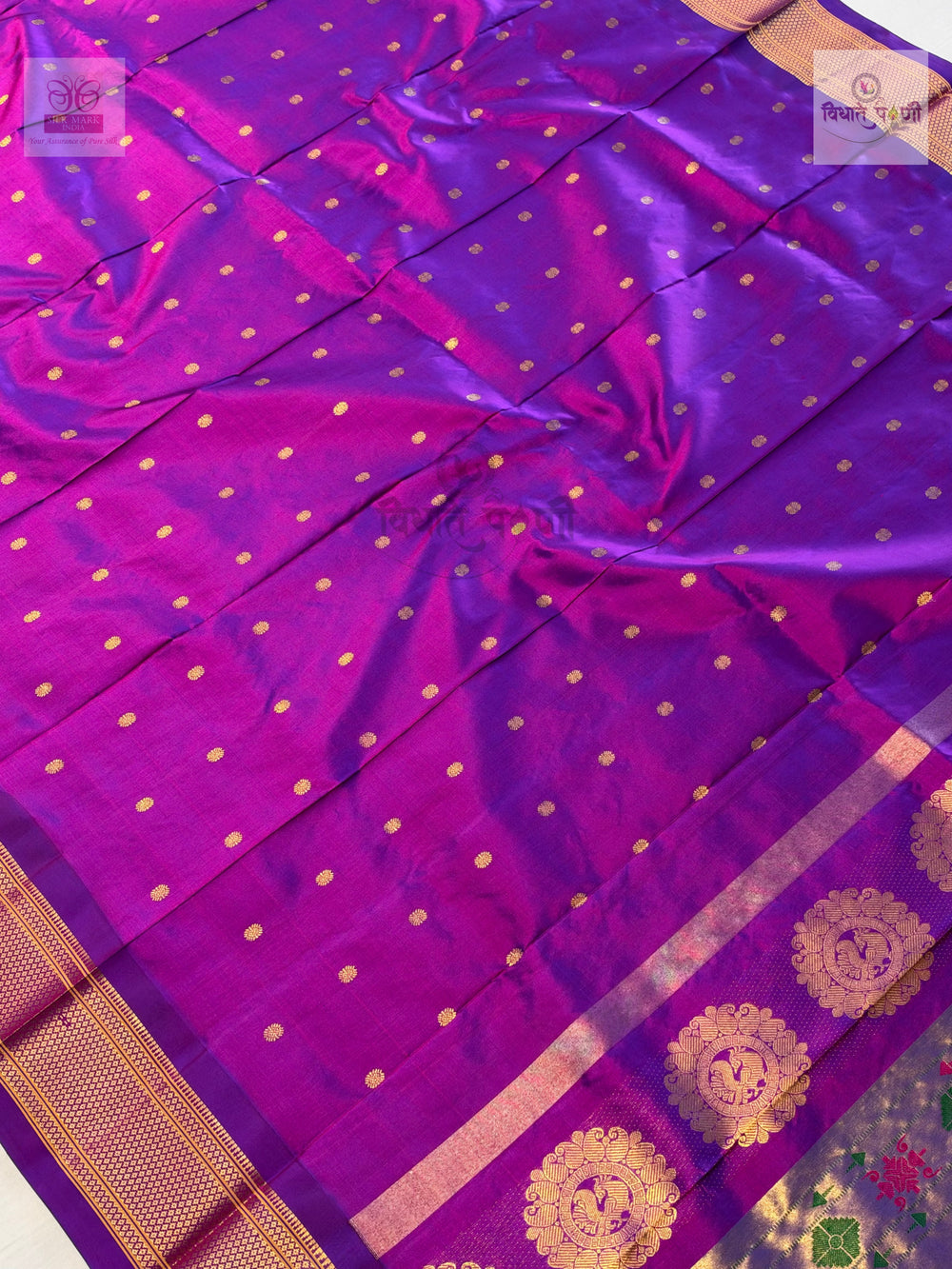 Handloom Pure Silk Kalanjali Paithani Saree- Magenta — close-up — Vidhate Paithani, Yeola